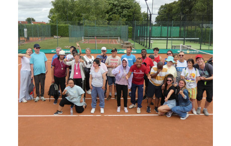 On court ensemble sur le court 2025